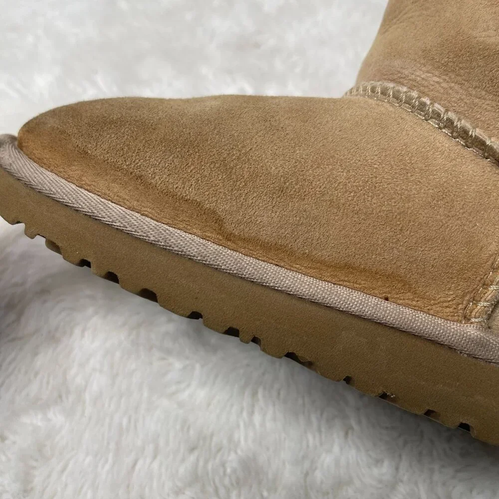 UGG #5991T Kid's Cream Tan Bailey Button Suede Boots Sheepskin Size 12